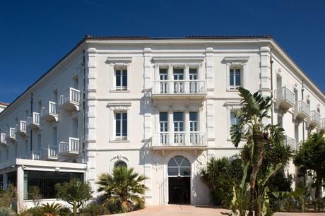 A la découverte du Grand Hôtel des Sablettes Plage, le premier hôtel Curio Collection by Hilton