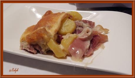 Gratin de Pommes de Terre, Oignons, et Jambon sec au fromage de Raclette Gratin de Pommes de Terre, Oignons, et Jambon sec au fromage de Raclette