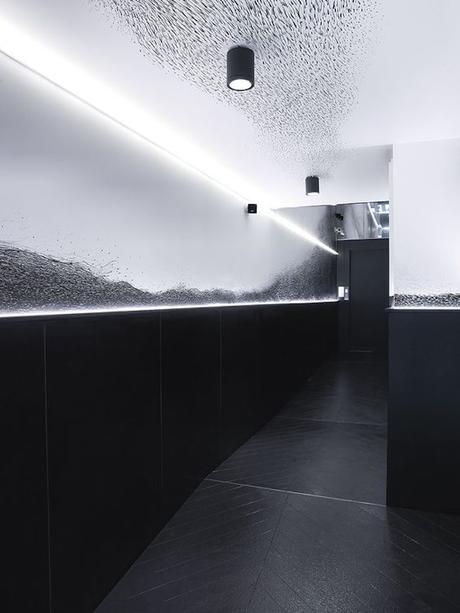 the chess hotel couloir fresque couloir noir et blanc