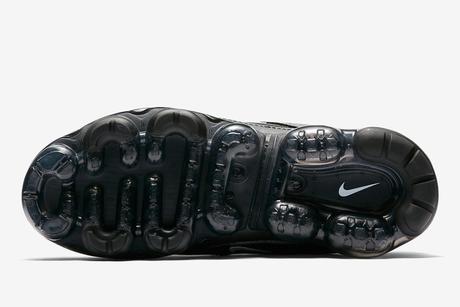 Nike WMNS Air Vapormax 97 Triple Black : Release Date Nike Air Vapormax 97 Triple Black