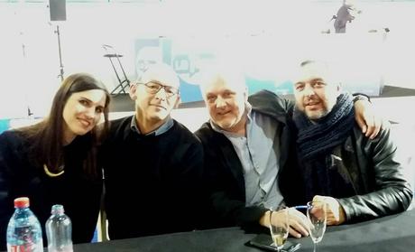 L’image contient peut-être : 4 personnes, personnes souriantes