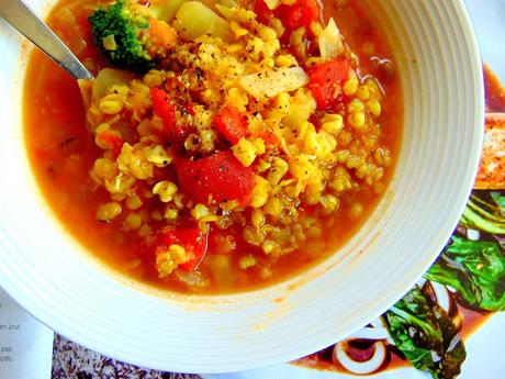 Soupe au sorgo, lentilles rouges, et haricots mungo germés