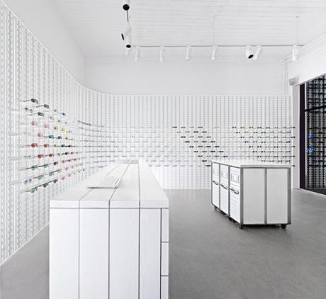 MYKITA Shop, une boutique monochrome à l’aménagement très inventif