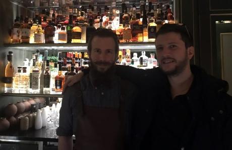Clément Emery et Gentil Gourmet derrière le Bar