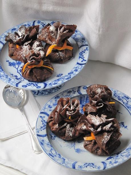 Des aumônières de crêpes au chocolat pour la mi-carême Des aumônières de crêpes au chocolat pour la mi-carême