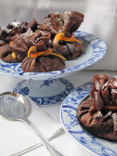 Des aumônières de crêpes au chocolat pour la mi-carême Des aumônières de crêpes au chocolat pour la mi-carême