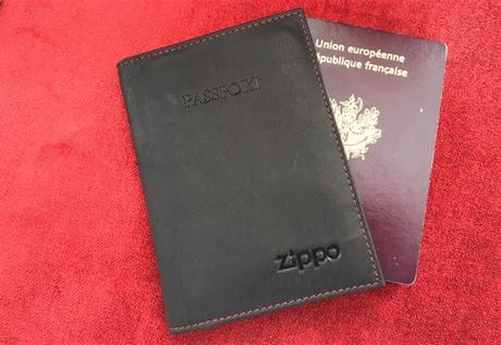Porte passeport en cuir Zippo