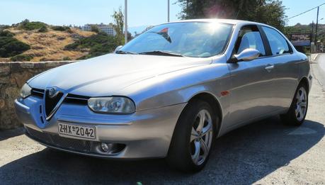 Ma voiture. Alfa 156 achetée en Grèce, moins de 5000 euros et joliment retapée.