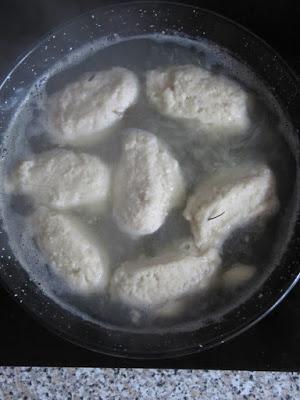 Quenelles de poisson, sauce Aurore Quenelles de poisson, sauce Aurore
