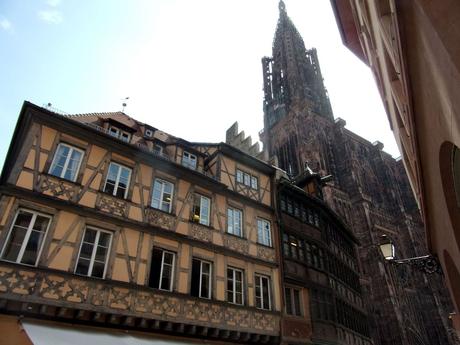 La France - Strasbourg - L'extérieur de la Cathédrale