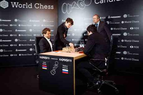 L'image clé de la ronde 3 : au Kühlhaus, Levon Aronian n'aura pas vu le jour face à Vladimir Kramnik - Photo © World Chess 