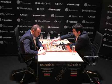L'image clé de la ronde 6 : le face à face entre l'Azéri Shakhriyar Mamedyarov et l'ex-champion du monde russe Vladimir Kramnik - Photo © Javier Ochoa 