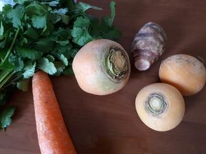 Velouté de Navets Boule d'or, Topinambour, carotte et Coriandre Cliquer sur les photographies pour les agrandir
