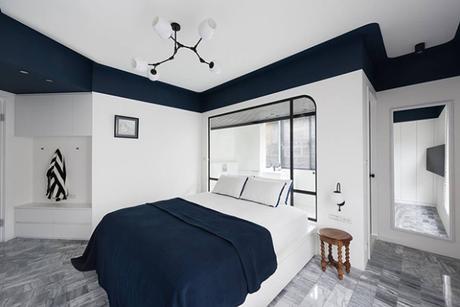 Une décoration totalement noire, blanche et bleue pour ce superbe appartement Une décoration totalement noire, blanche et bleue pour ce superbe appartement