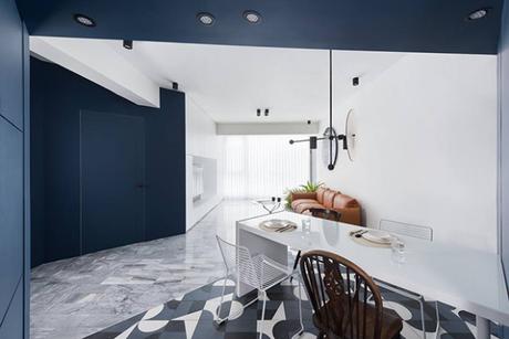 Une décoration totalement noire, blanche et bleue pour ce superbe appartement Une décoration totalement noire, blanche et bleue pour ce superbe appartement
