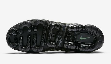 Nike Air Vapormax Plus Black Volt