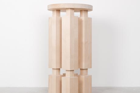 Le tabouret en bois Kubb du studio de design suédois Reko Studio Le tabouret en bois Kubb du studio de design suédois Reko Studio