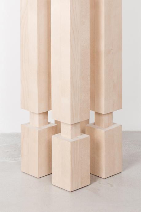 Le tabouret en bois Kubb du studio de design suédois Reko Studio Le tabouret en bois Kubb du studio de design suédois Reko Studio