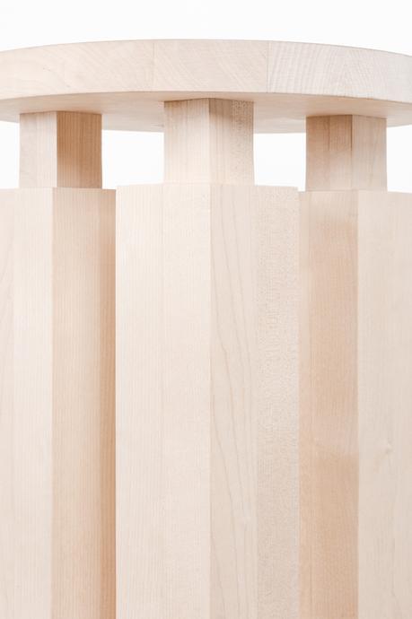 Le tabouret en bois Kubb du studio de design suédois Reko Studio Le tabouret en bois Kubb du studio de design suédois Reko Studio