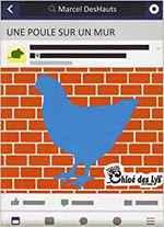 Une poule sur un mur