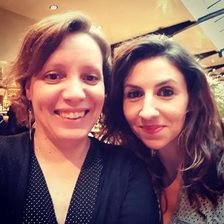 C’était en mars sur @Instagram L’image contient peut-être : 2 personnes, personnes souriantes, gros plan et intérieur