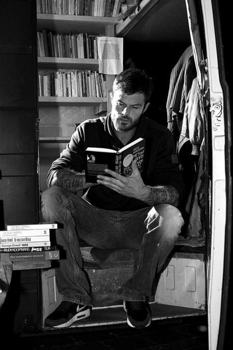 10 Auteurs de Fiction à Explorer Maintenant 10 Auteurs de Fiction à Explorer Maintenant