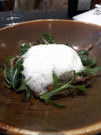 L'œuf parfait, chalpignons, artichauts, roquette © Gourmets&co L'œuf parfait, chalpignons, artichauts, roquette © Gourmets&co