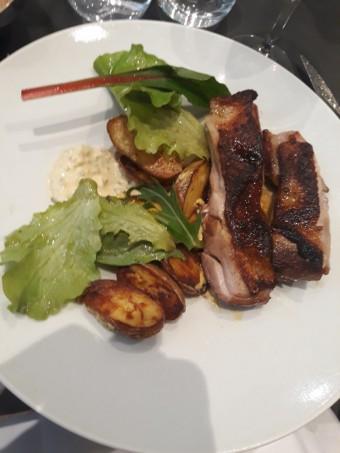 Poulette Cour d'Armoise, pdt grenailles © Gourmets&co Poulette Cour d'Armoise, pdt grenailles © Gourmets&co