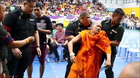 Un ticket rouge pour une robe orange provoque un malaise a la loterie de l'armée Thaïlandaise