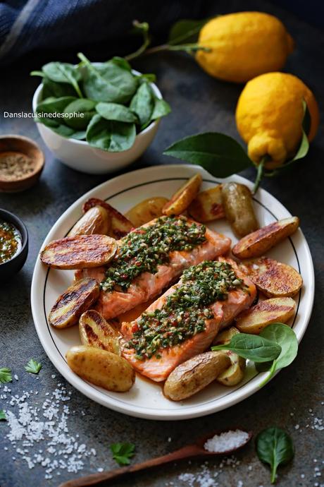 Saumon grillé, sauce façon chimichurri Saumon grillé, sauce façon chimichurri