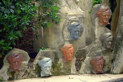 Salvador Dali: la fontaine Wagner dans les jardins du château de Púbol