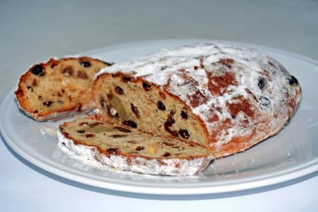 Stollen © Cornischong - licence [CC BY-SA 3.0] from Wikimedia Commons
