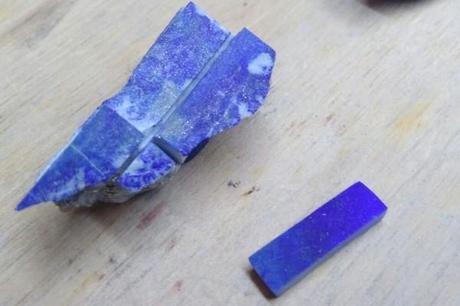 découpe pierre lapis lazuli pour pendentif