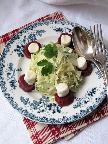 Salade de chou au blanc aux betteraves & au chèvre