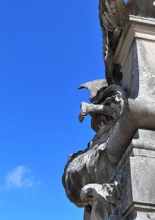 Le pied du Président : Angoulême /大統領の足：アングレーム/. 대통령의 발 : 앙굴렘/The foot of the President: Angoulême