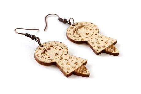 Fond d'écran à télécharger - thème girly tattoo https://www.etsy.com/listing/586624796/tattooed-doll-earrings-lasercut-maple