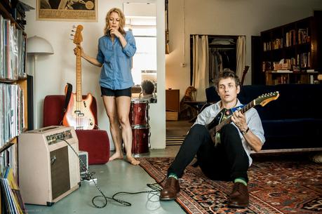 Blonde & Idiote Bassesse Inoubliable***********Back Numbers de Dean & Britta Blonde & Idiote Bassesse Inoubliable***********Back Numbers de Dean & Britta
