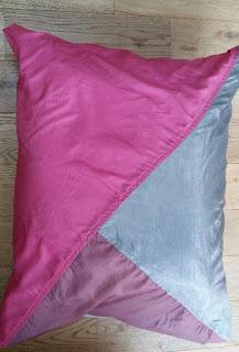 Mon nouveau coussin Upcyclé en toile de montgolfière, ou à la rencontre d'un projet fou !