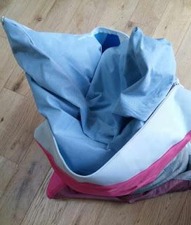 Mon nouveau coussin Upcyclé en toile de montgolfière, ou à la rencontre d'un projet fou ! Mon nouveau coussin Upcyclé en toile de montgolfière, ou à la rencontre d'un projet fou !