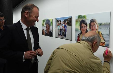 Vernissage photos: «Dans les yeux de Demir» 30704636_10211597110195456_9203565597600776192_n.jpg