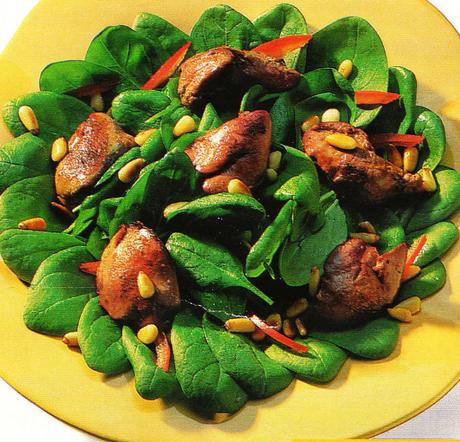 Salade de pousses d’épinards aux béatilles de volailles confites Salade de pousses d’épinards aux béatilles de volailles confites