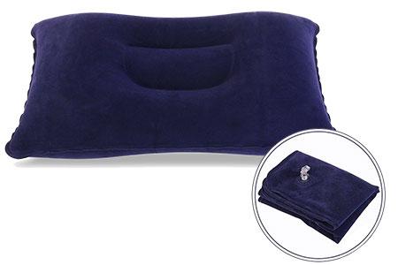 Mes 20 accessoires voyage indispensables ! Un oreiller gonflable de voyage pour remplacer les oreillers dur comme la pierre de certains hôtels