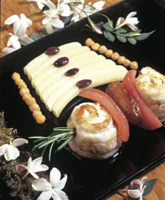 Brochette de sole rôtie au chutney de jasmin et macaronis confits aux épices