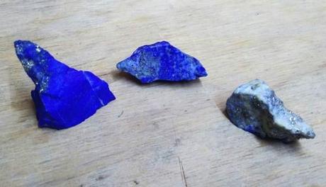 pierre de lapis lazuli naturelle brute