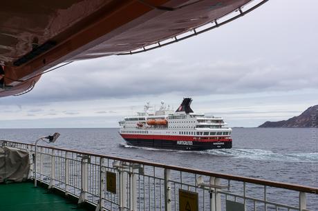 Hurtigruten va installer des moteurs au GNL + batteries sur ses express-côtiers