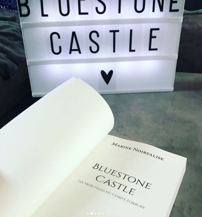 *CRI DE JOIE* Bluestone Castle en papier !