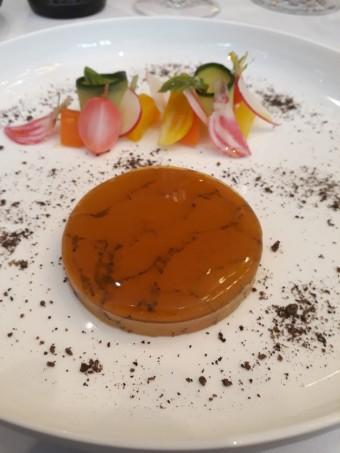 Foie gras de canard, confit aux cinq parfums, légumes © Gourmets&co Foie gras de canard, confit aux cinq parfums, légumes © Gourmets&co