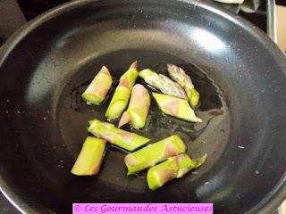 Pesto aux orties, asperges du jardin et fleurs de chou (Vegan)