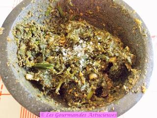 Pesto aux orties, asperges du jardin et fleurs de chou (Vegan)