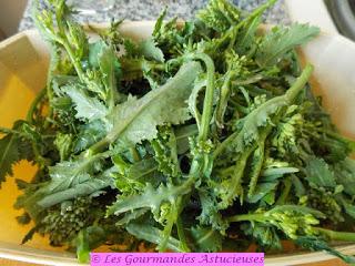 Pesto aux orties, asperges du jardin et fleurs de chou (Vegan)